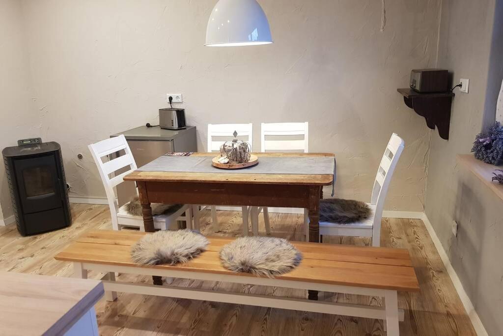 Altes Schreiner Haus In Der Vulkaneifel *